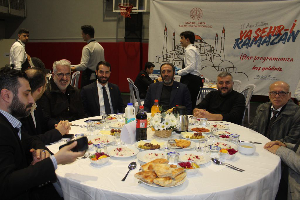 EĞİTİM CAMİASI İFTARDA BULUŞTU