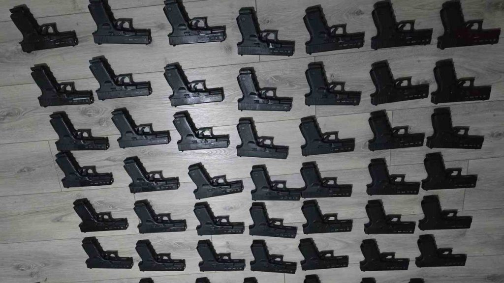 Ev değil cephanelik!