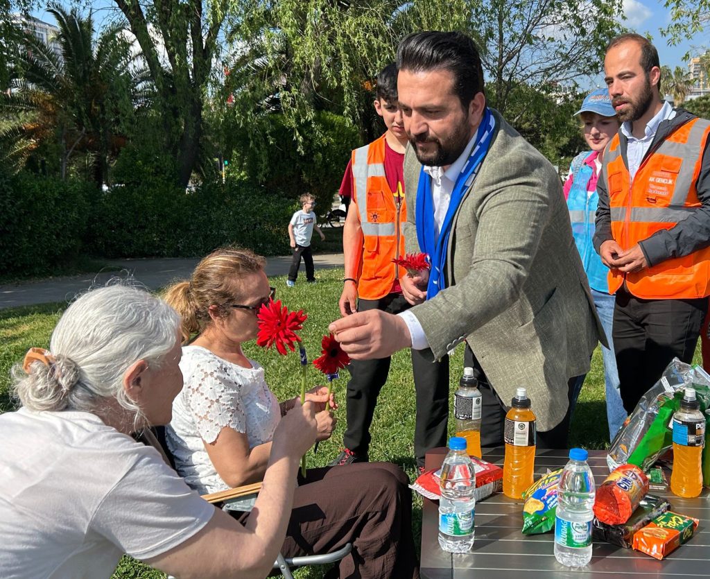 AK PARTİ ANNELERİ UNUTMADI